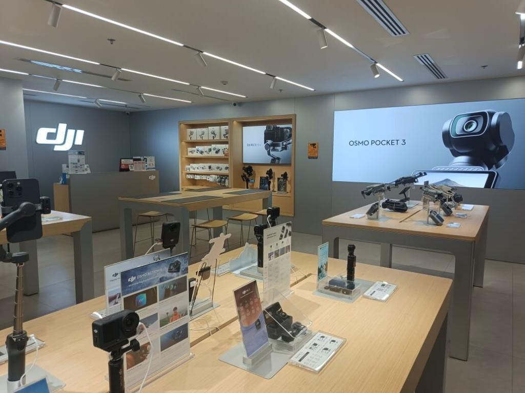 DJI Experience Store MBK Center by BIG Camera.jpg